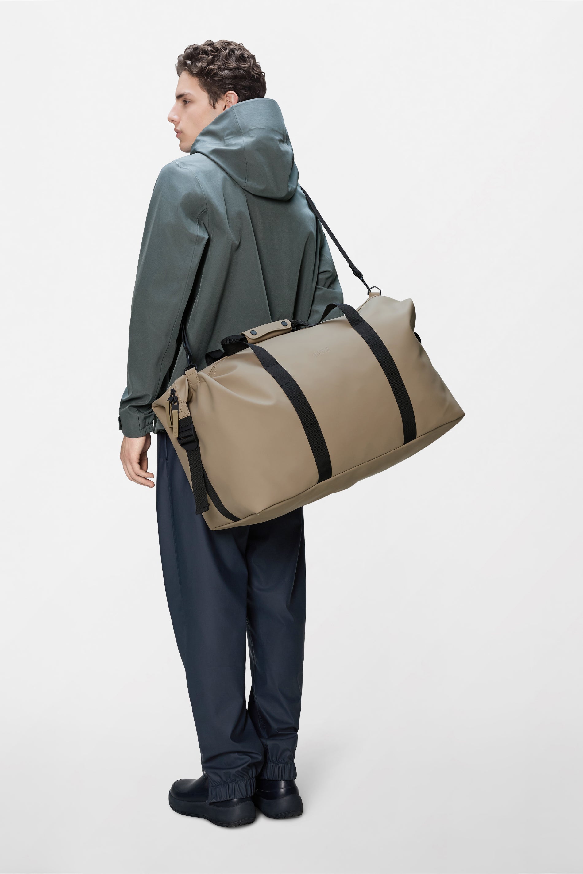 RAINS Hilo Weekend Bag Large Beige 47L H29 x D28 x W60 cm Weekender