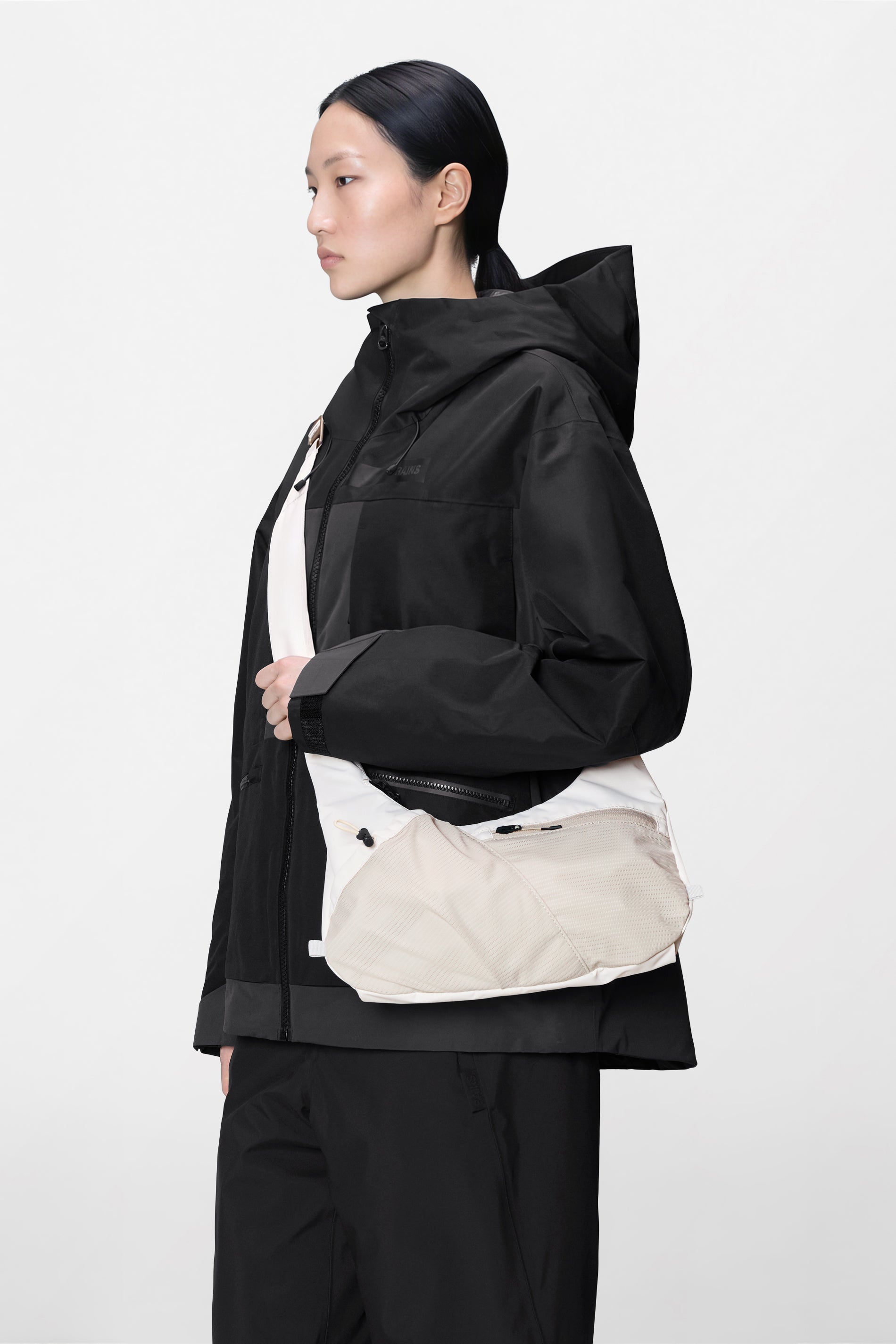 RAINS Niseko Crossbody Bag Blizzard 18L H19.50 x D10 x W36 cm Crossbody