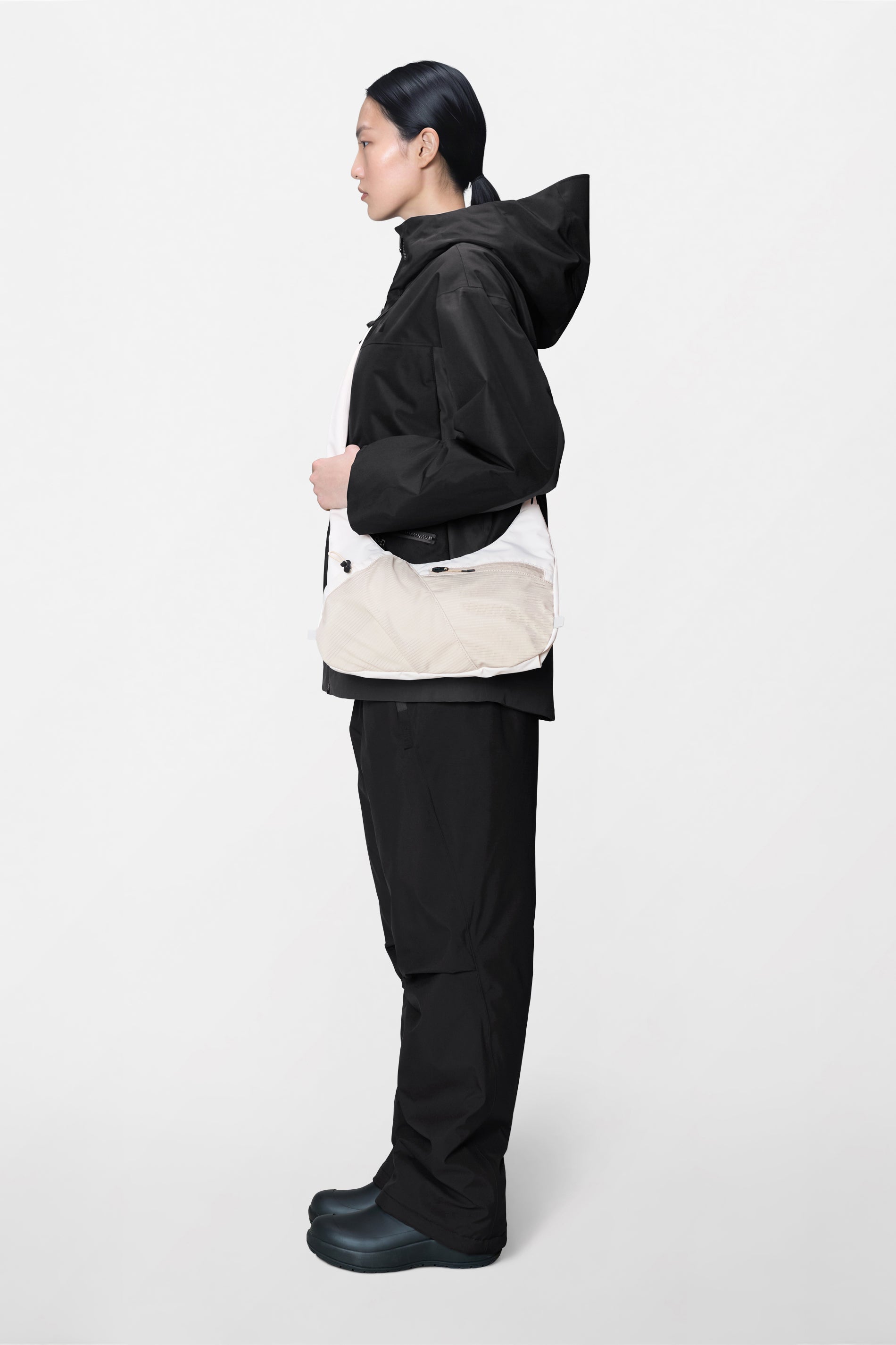 RAINS Niseko Crossbody Bag Blizzard 18L H19.50 x D10 x W36 cm Crossbody