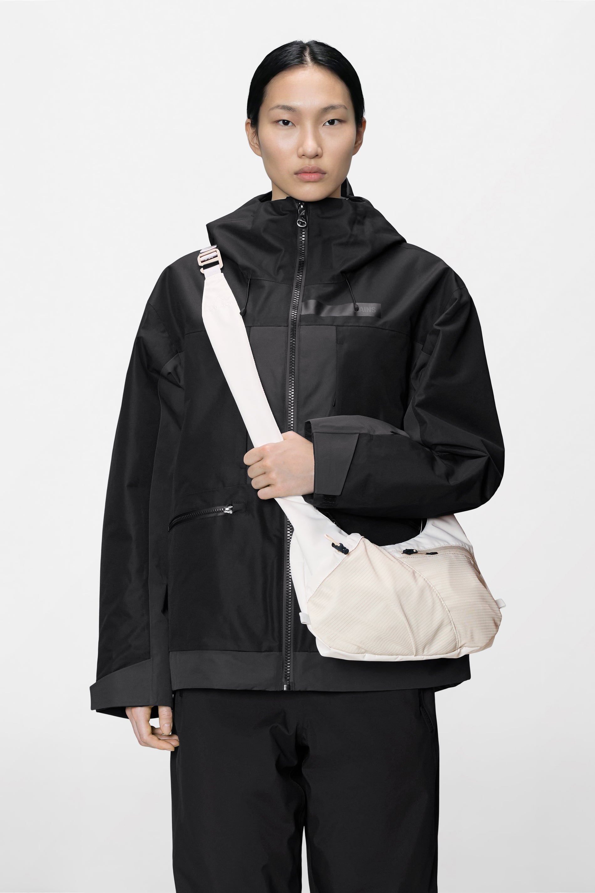 RAINS Niseko Crossbody Bag Blizzard 18L H19.50 x D10 x W36 cm Crossbody