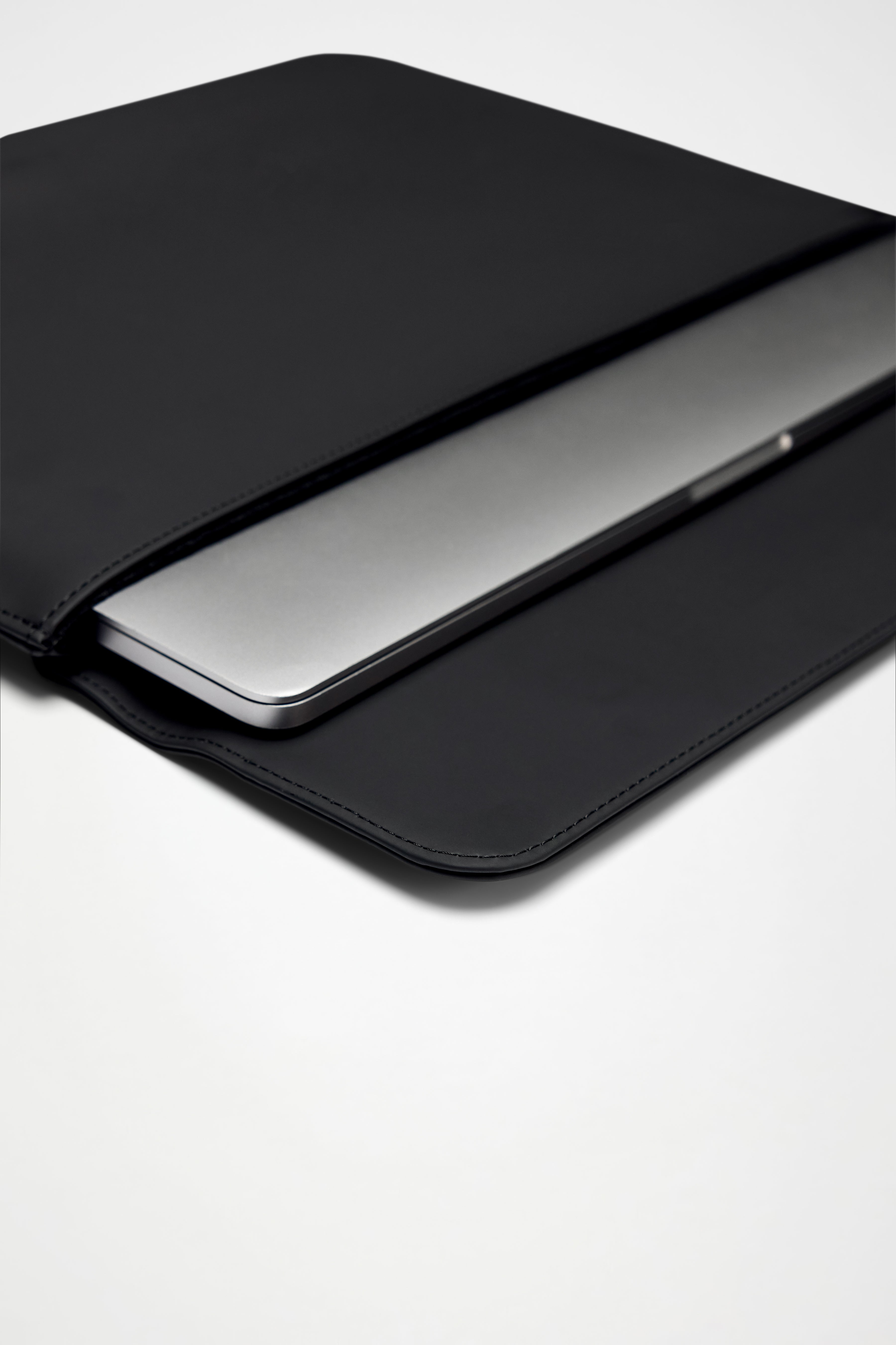 RAINS Laptop Portfolio 13″/14″ Black 0.50L H27 x D0 x W36.50 cm Laptop Case