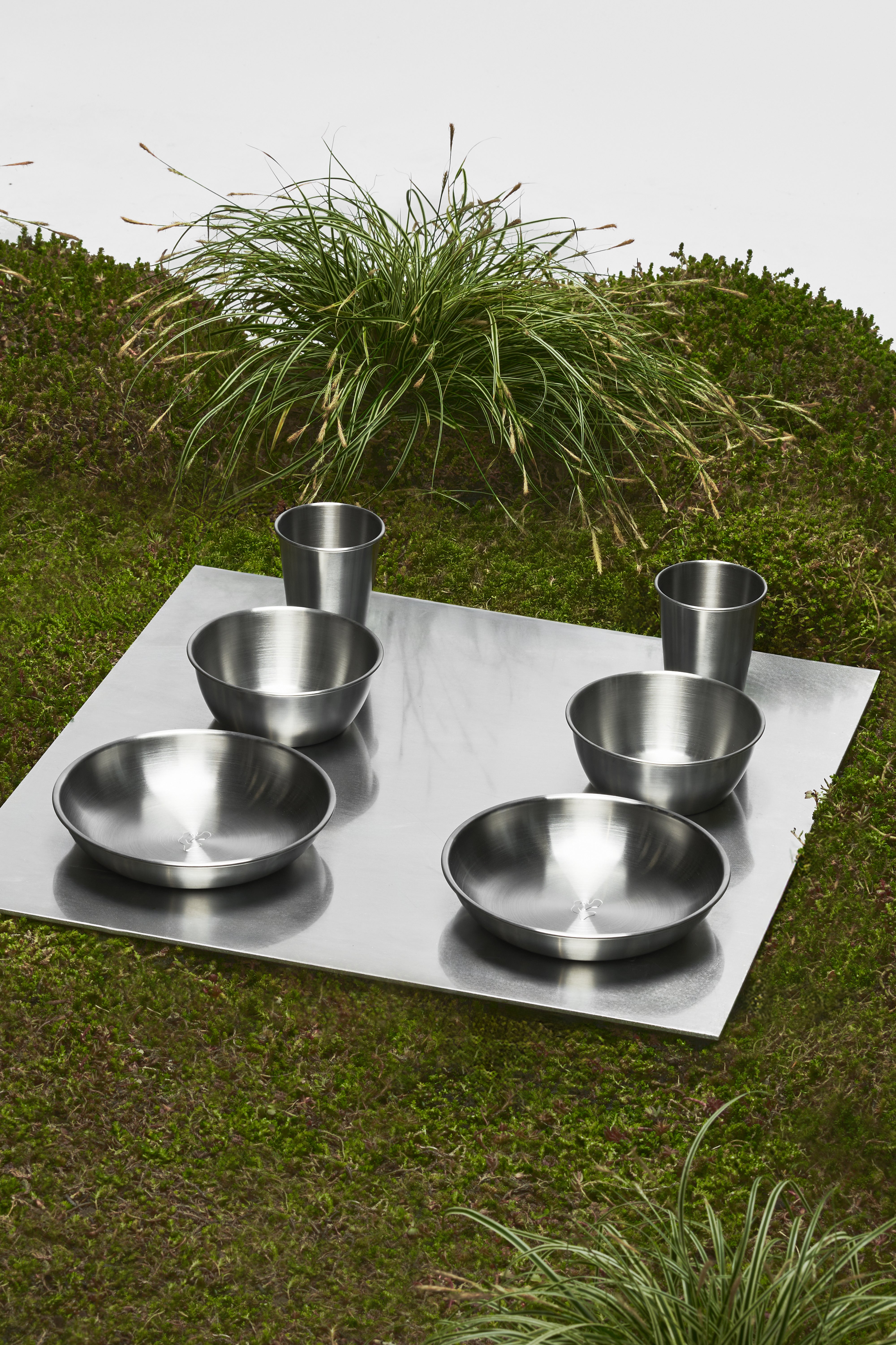 RAINS The Breakfast Set + Cups Steel Plates